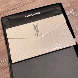 Saint Laurent cutches